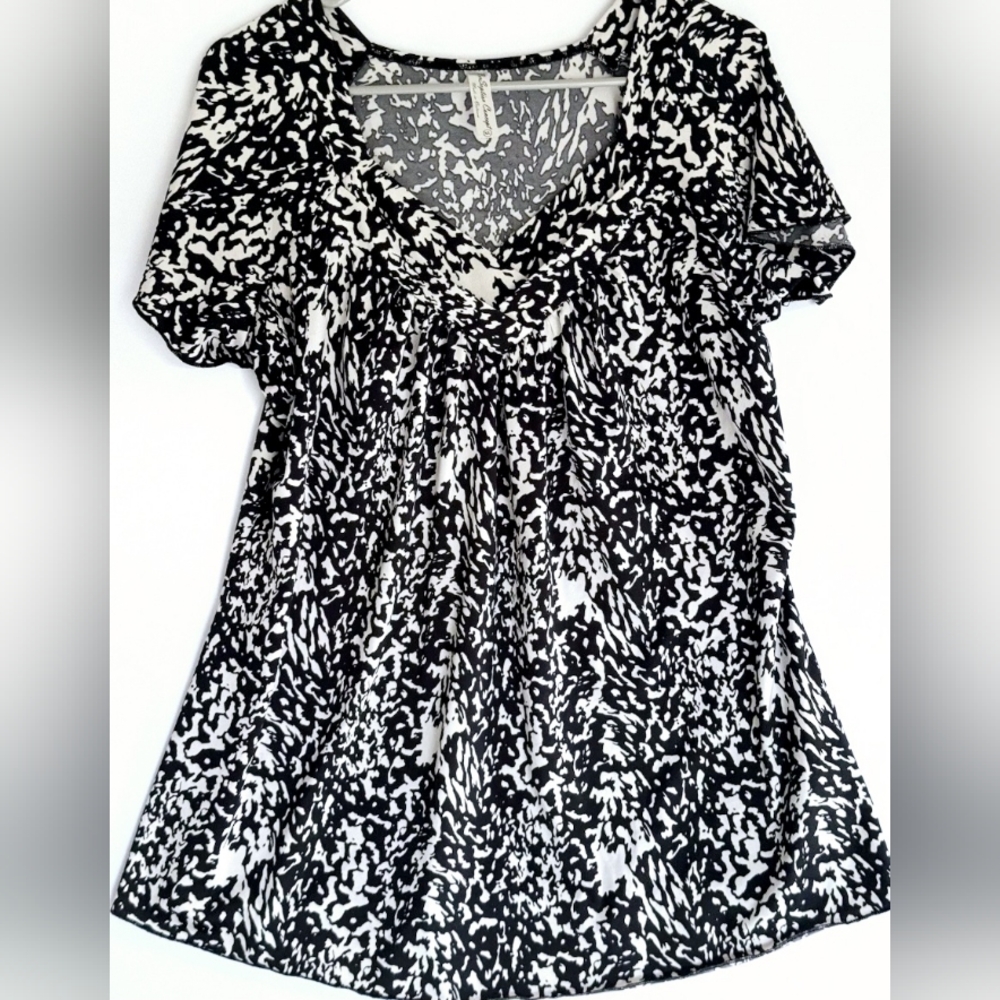 Perception Concept Black Cream Abstract Print V Neck Short Sleeve Flowy Top XL